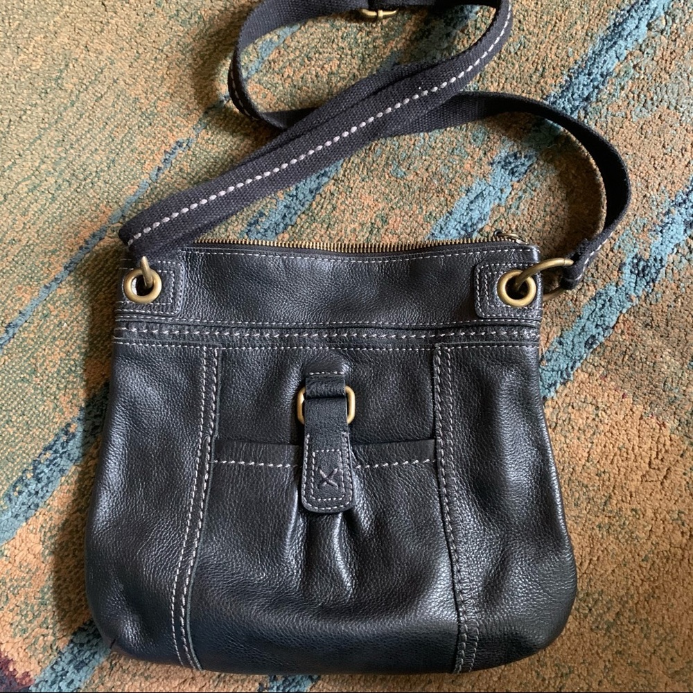 This is a beautiful classic soft leather black bag by SAK I. Great condition.
